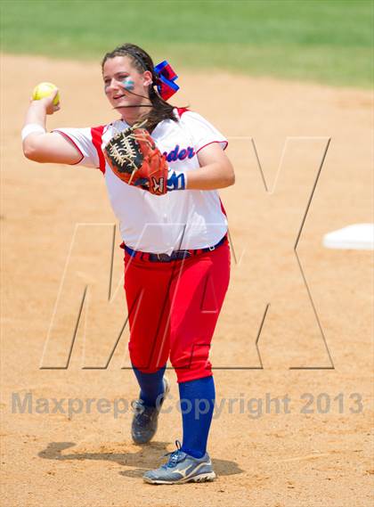 Thumbnail 2 in Leander vs. Gregory-Portland (UIL 4A Region IV Regional Quarter Finals) photogallery.