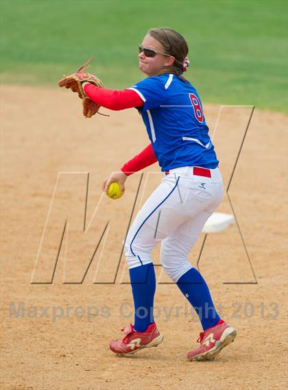 Thumbnail 2 in Leander vs. Gregory-Portland (UIL 4A Region IV Regional Quarter Finals) photogallery.