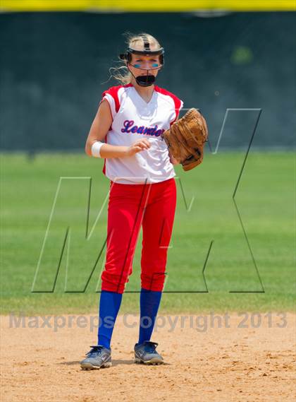 Thumbnail 1 in Leander vs. Gregory-Portland (UIL 4A Region IV Regional Quarter Finals) photogallery.