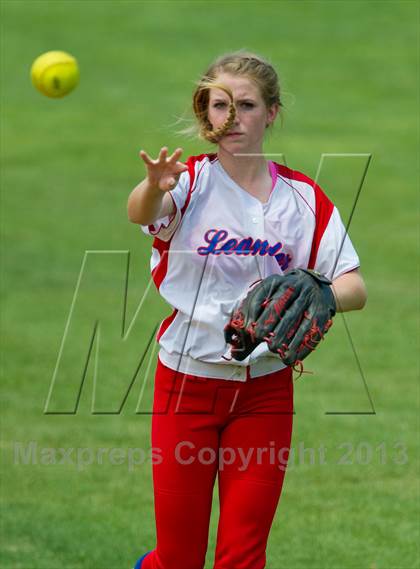 Thumbnail 3 in Leander vs. Gregory-Portland (UIL 4A Region IV Regional Quarter Finals) photogallery.