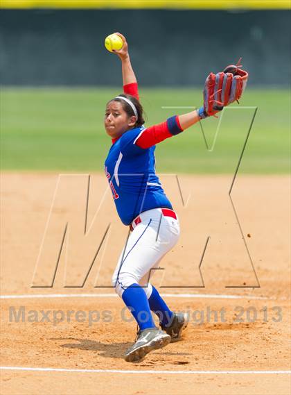 Thumbnail 2 in Leander vs. Gregory-Portland (UIL 4A Region IV Regional Quarter Finals) photogallery.