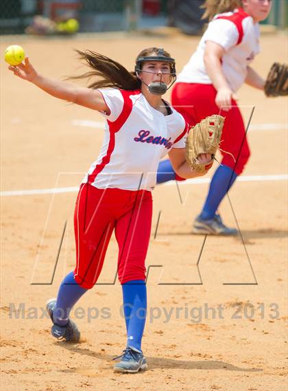 Thumbnail 2 in Leander vs. Gregory-Portland (UIL 4A Region IV Regional Quarter Finals) photogallery.