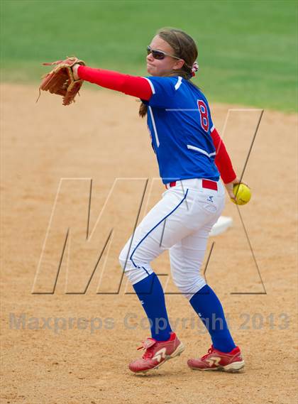 Thumbnail 3 in Leander vs. Gregory-Portland (UIL 4A Region IV Regional Quarter Finals) photogallery.