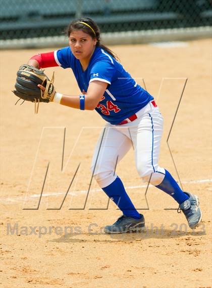 Thumbnail 1 in Leander vs. Gregory-Portland (UIL 4A Region IV Regional Quarter Finals) photogallery.