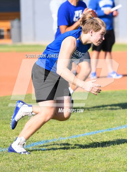 Thumbnail 2 in Mesquite vs. Sunnyside (Cactus Duel Out West 7-on-7 Tournament) photogallery.