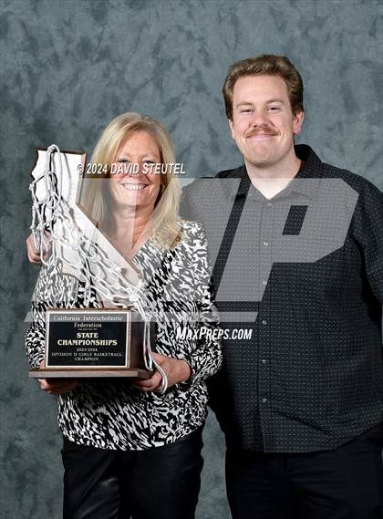Thumbnail 2 in Harvard-Westlake (CIF State D2 Awards) photogallery.