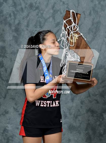 Thumbnail 3 in Harvard-Westlake (CIF State D2 Awards) photogallery.