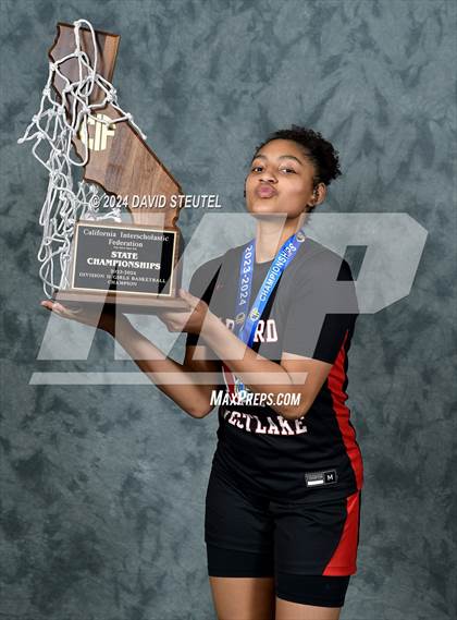 Thumbnail 2 in Harvard-Westlake (CIF State D2 Awards) photogallery.