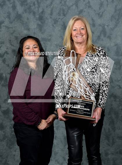 Thumbnail 3 in Harvard-Westlake (CIF State D2 Awards) photogallery.