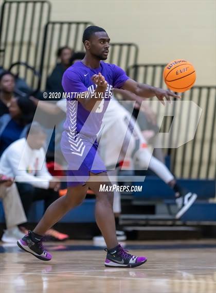 Thumbnail 2 in Durham Academy vs. Village Christian Academy (Phenom City of Oaks Classic) photogallery.