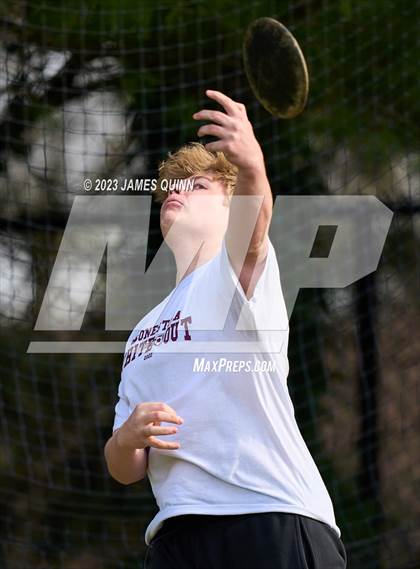 Thumbnail 2 in Strath Haven Meet photogallery.