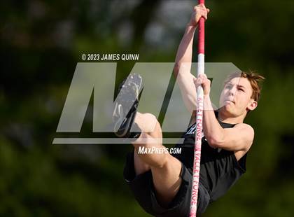 Thumbnail 2 in Strath Haven Meet photogallery.