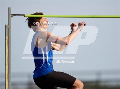 Thumbnail 2 in Strath Haven Meet photogallery.