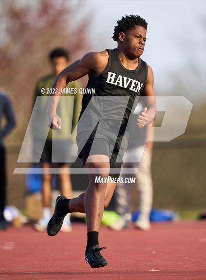 Thumbnail 2 in Strath Haven Meet photogallery.