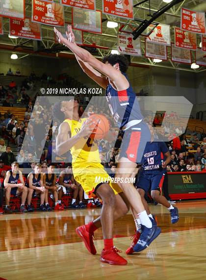 Thumbnail 2 in Modesto Christian vs. Oak Hill Academy (Nike Extravaganza) photogallery.