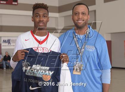 Thumbnail 2 in JW North @ Serra (MaxPreps Holiday Classic) photogallery.