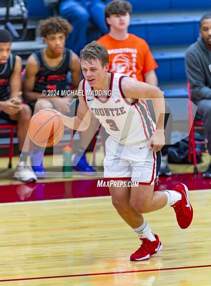Thumbnail 2 in Kountze vs La Porte (Hardin-Jefferson Basketball Tournament) photogallery.