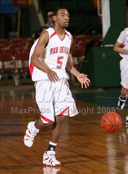 Thumbnail 2 in Peekskill vs Jamesville-DeWitt (NYSPHSAA A Final) photogallery.