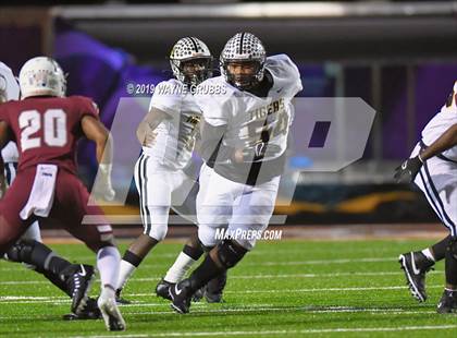Thumbnail 1 in Jefferson vs. Malakoff (UIL 3A Area Region II Playoff) photogallery.