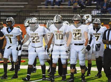 Thumbnail 2 in Jefferson vs. Malakoff (UIL 3A Area Region II Playoff) photogallery.