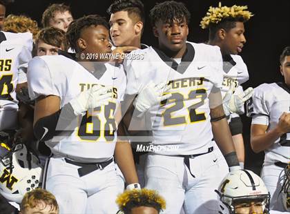 Thumbnail 2 in Jefferson vs. Malakoff (UIL 3A Area Region II Playoff) photogallery.