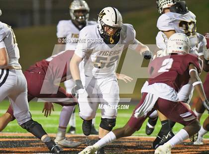 Thumbnail 3 in Jefferson vs. Malakoff (UIL 3A Area Region II Playoff) photogallery.