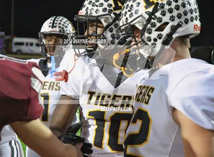 Thumbnail 3 in Jefferson vs. Malakoff (UIL 3A Area Region II Playoff) photogallery.