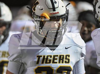 Thumbnail 1 in Jefferson vs. Malakoff (UIL 3A Area Region II Playoff) photogallery.
