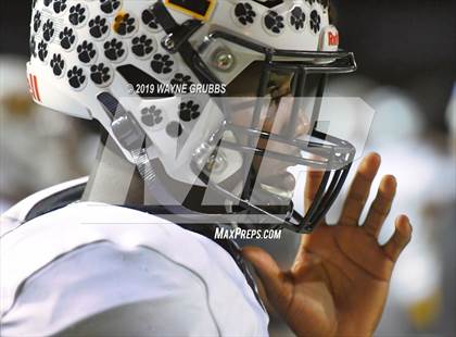 Thumbnail 2 in Jefferson vs. Malakoff (UIL 3A Area Region II Playoff) photogallery.