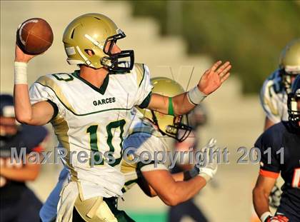 Thumbnail 1 in Cypress vs. Garces (Mission Viejo Football Classic) photogallery.