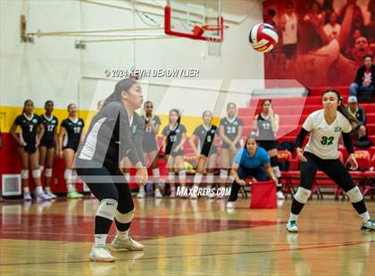 Thumbnail 2 in Taft vs Granada Hills (CIF LA City Section Open Division Semi-Finals) photogallery.