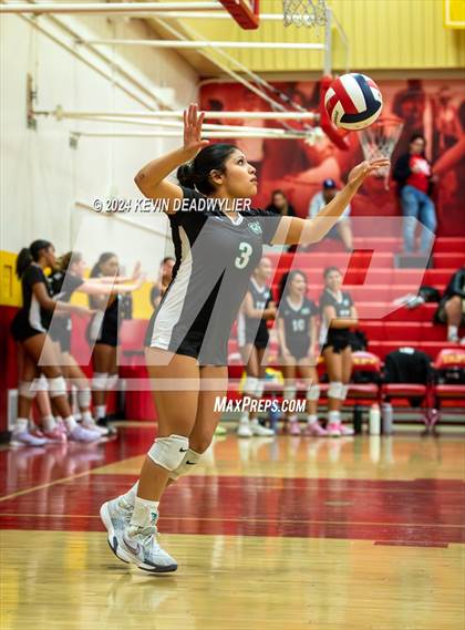 Thumbnail 2 in Taft vs Granada Hills (CIF LA City Section Open Division Semi-Finals) photogallery.
