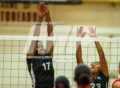 Thumbnail 3 in Taft vs Granada Hills (CIF LA City Section Open Division Semi-Finals) photogallery.