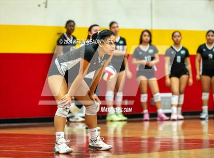 Thumbnail 2 in Taft vs Granada Hills (CIF LA City Section Open Division Semi-Finals) photogallery.