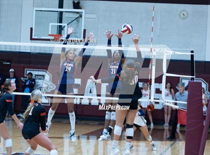 Thumbnail 1 in Rockwall vs. Sachse (UIL 6A Bi-District Playoffs) photogallery.