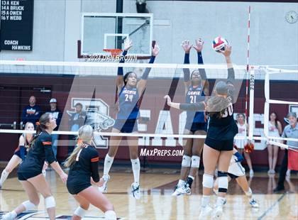 Thumbnail 3 in Rockwall vs. Sachse (UIL 6A Bi-District Playoffs) photogallery.