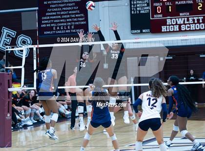 Thumbnail 1 in Rockwall vs. Sachse (UIL 6A Bi-District Playoffs) photogallery.