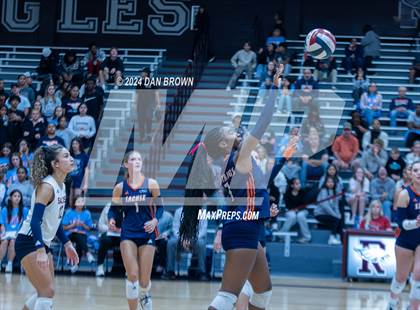 Thumbnail 3 in Rockwall vs. Sachse (UIL 6A Bi-District Playoffs) photogallery.