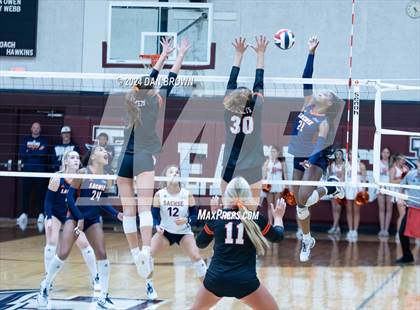Thumbnail 2 in Rockwall vs. Sachse (UIL 6A Bi-District Playoffs) photogallery.