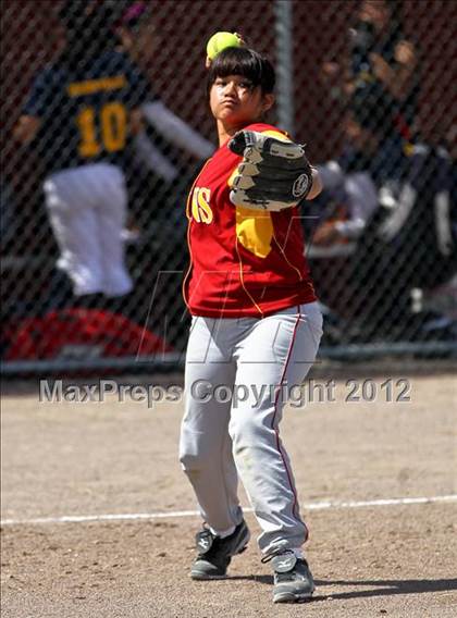 Thumbnail 2 in Golden Valley vs Mira Monte (Mira Monte Invitational) photogallery.