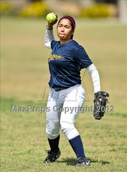 Thumbnail 2 in Golden Valley vs Mira Monte (Mira Monte Invitational) photogallery.