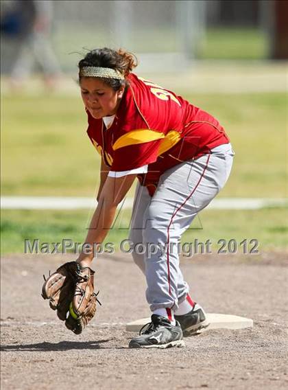 Thumbnail 2 in Golden Valley vs Mira Monte (Mira Monte Invitational) photogallery.