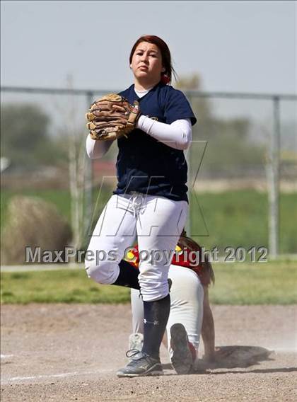 Thumbnail 2 in Golden Valley vs Mira Monte (Mira Monte Invitational) photogallery.