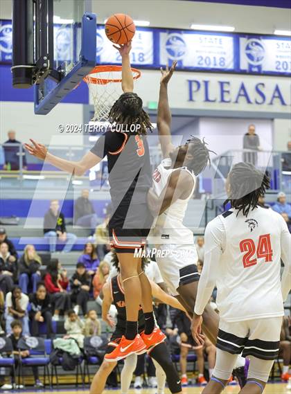 Thumbnail 3 in Veritas Academy vs. Wasatch Academy (5 for the Fight National Hoopfest) photogallery.