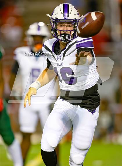 Thumbnail 1 in The Woodlands vs Willis photogallery.