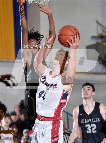 Thumbnail 3 in De La Salle vs. Campolindo (Gridley Invitational) photogallery.