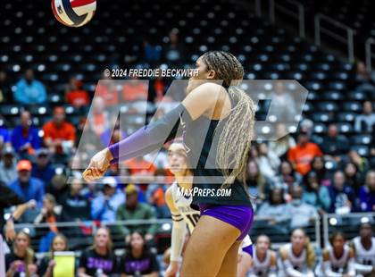 Thumbnail 3 in Grand Oaks vs. Fulshear (UIL 6A Volleyball Division I Final) photogallery.