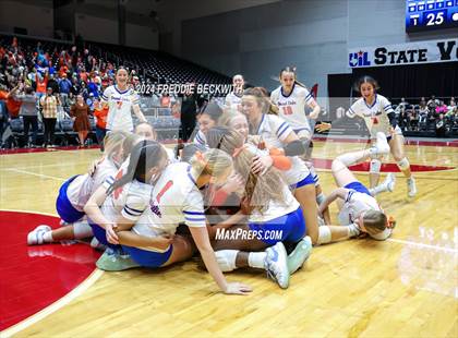 Thumbnail 1 in Grand Oaks vs. Fulshear (UIL 6A Volleyball Division I Final) photogallery.