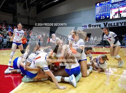 Thumbnail 2 in Grand Oaks vs. Fulshear (UIL 6A Volleyball Division I Final) photogallery.