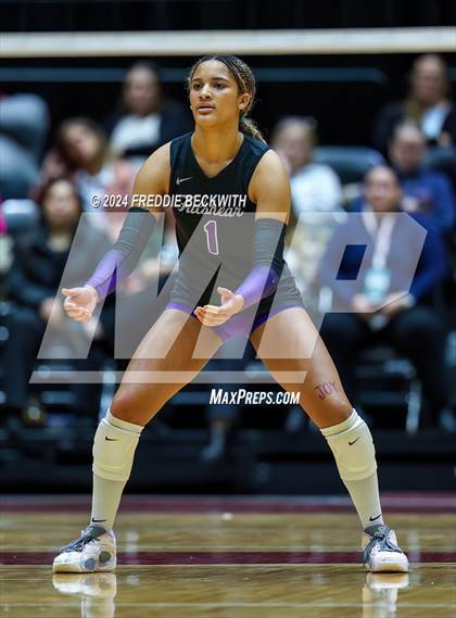 Thumbnail 3 in Grand Oaks vs. Fulshear (UIL 6A Volleyball Division I Final) photogallery.
